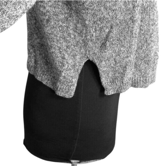 Hollister Size XS Womens Gray Knit Sweater White Cheetah Graphic Pullover - Picture 4 of 8